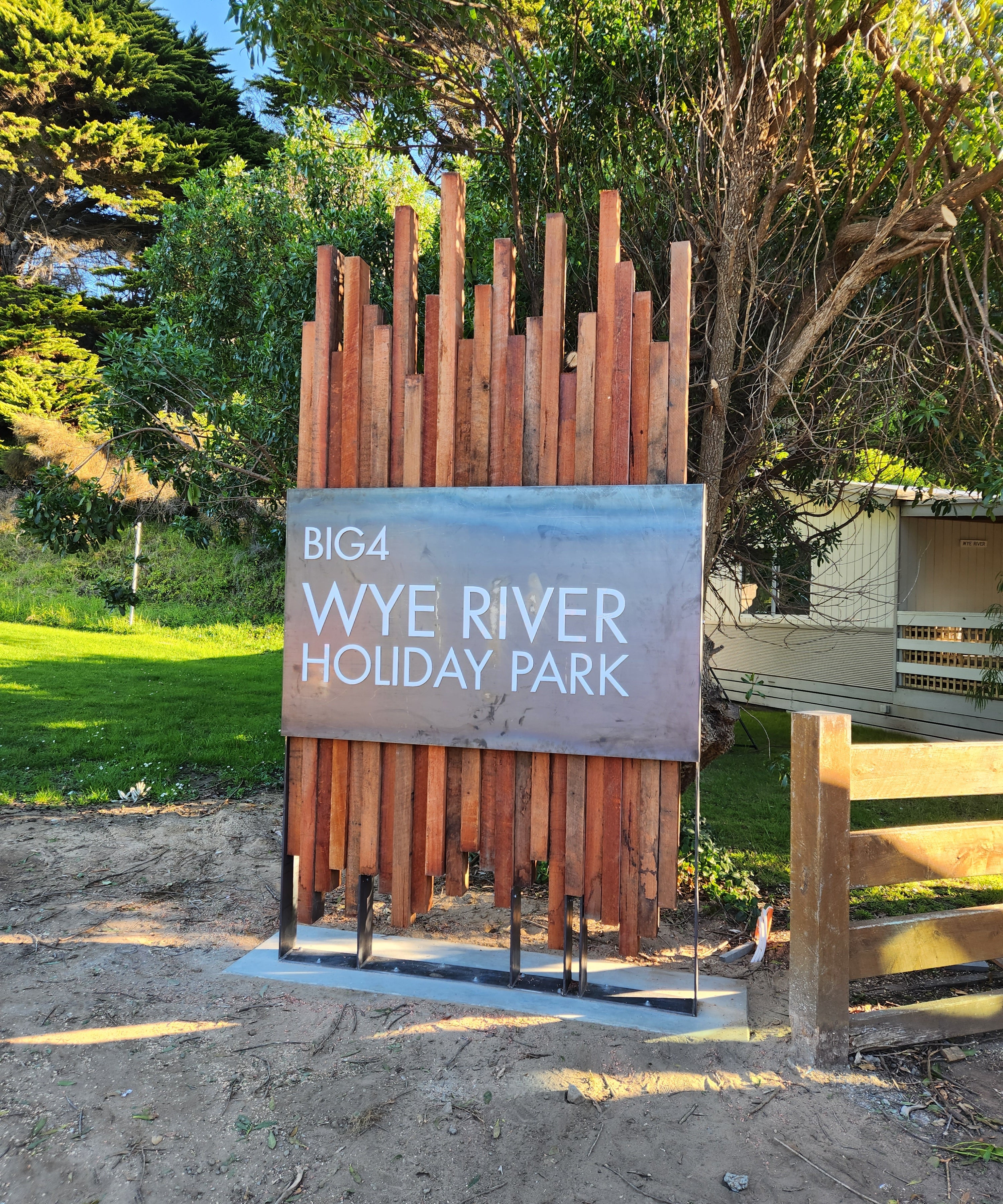 Wye River Big 4 Pylon Sign