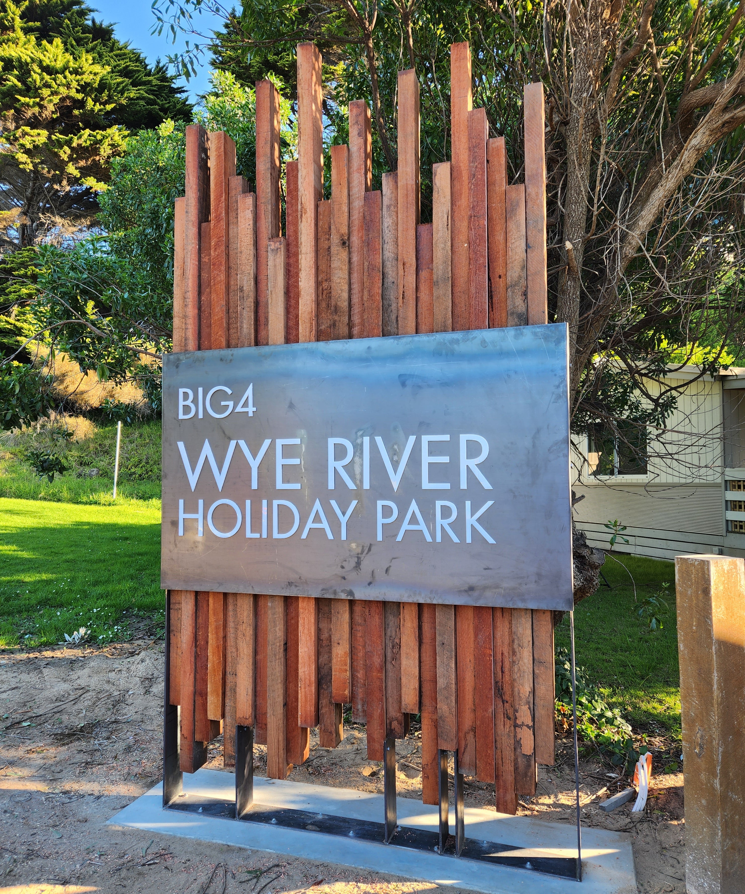 Wye River Big 4 Pylon Sign