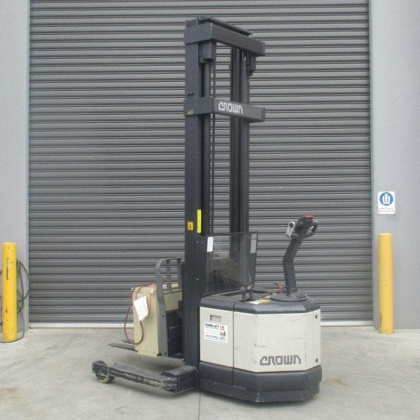 Used Crown Electric Walkie Reach #W202