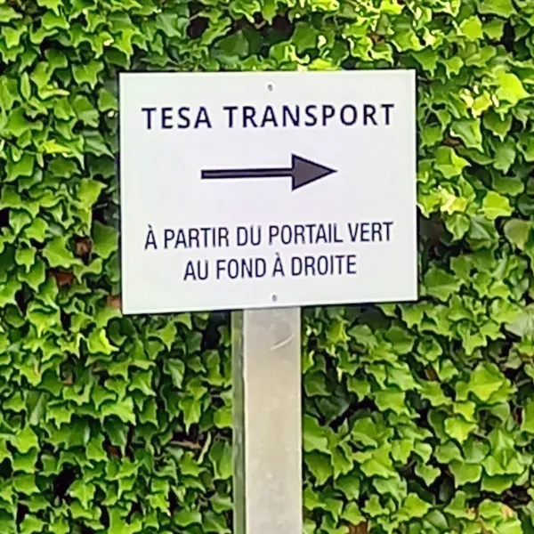 signaletique-extérieure-directionnelle-panneau-poteau-conception-pose-aube-signarama-troyes