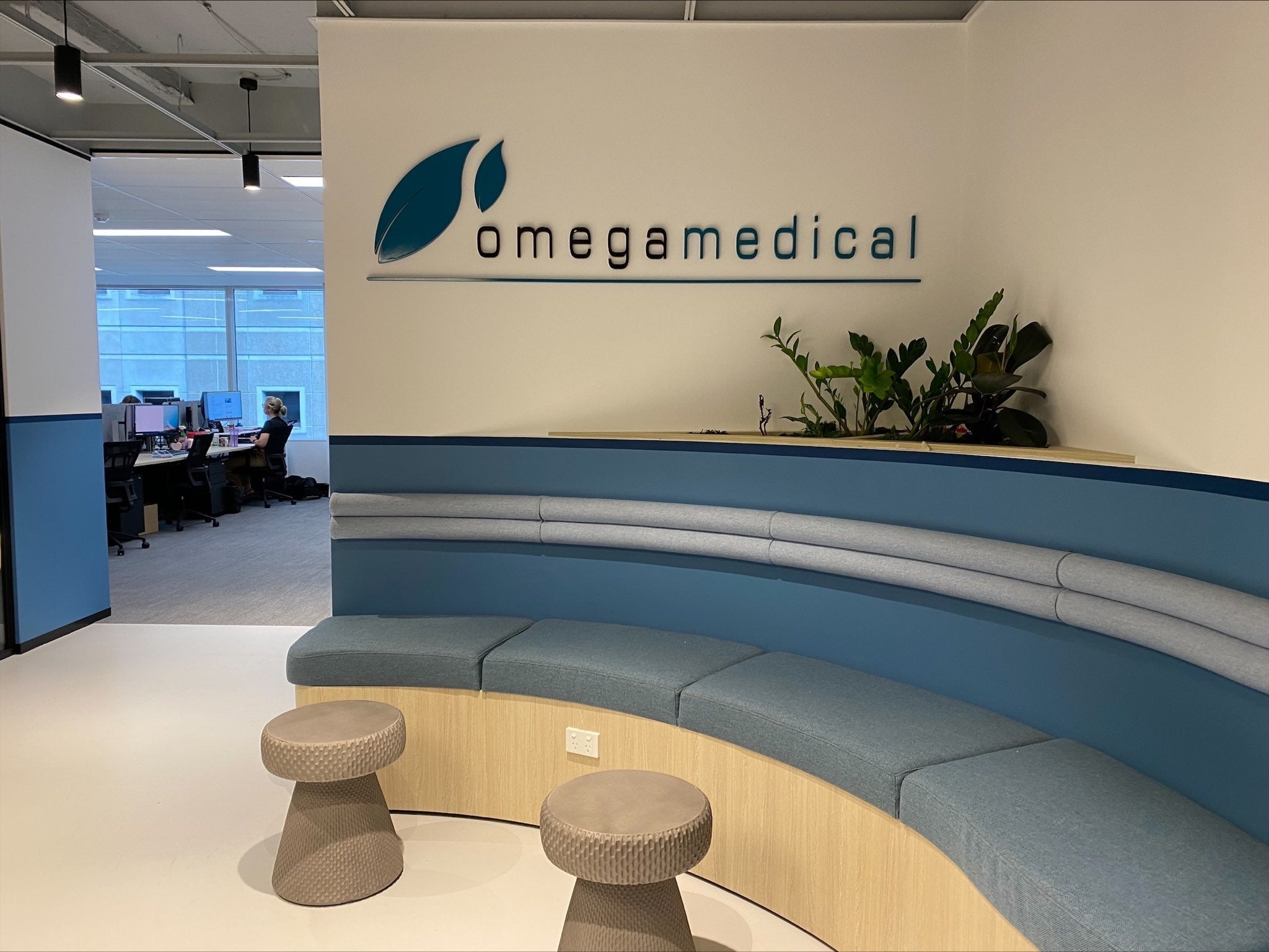 Omega Medical_Sprayed acrylic letters