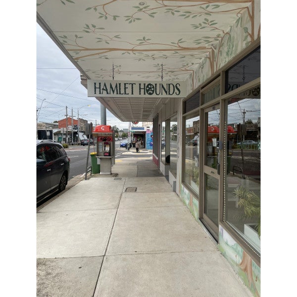 Under Awning Sign - Hamlet Hounds - Thornbury.