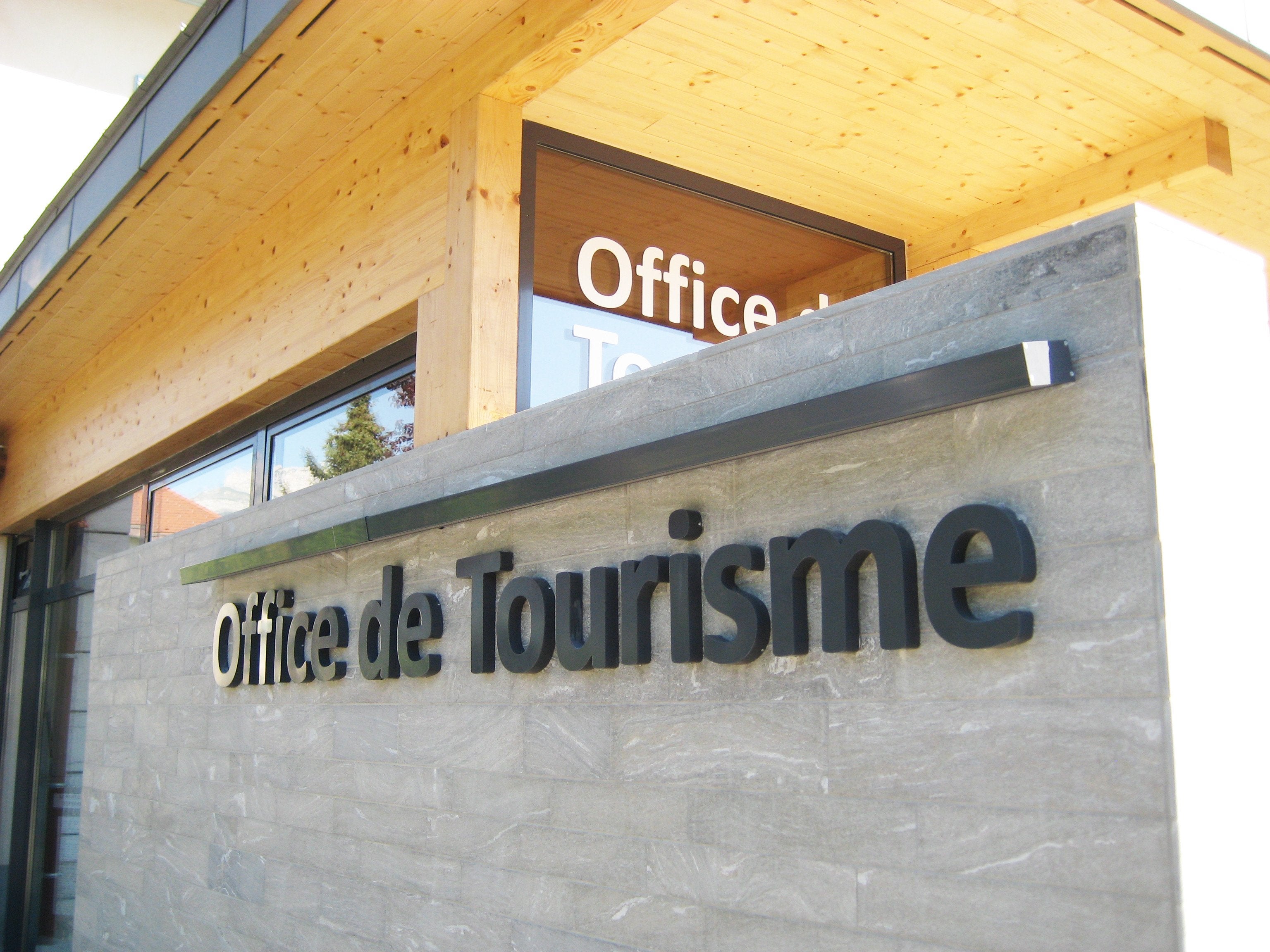 LEADER MONDIAL DE L'ENSEIGNE