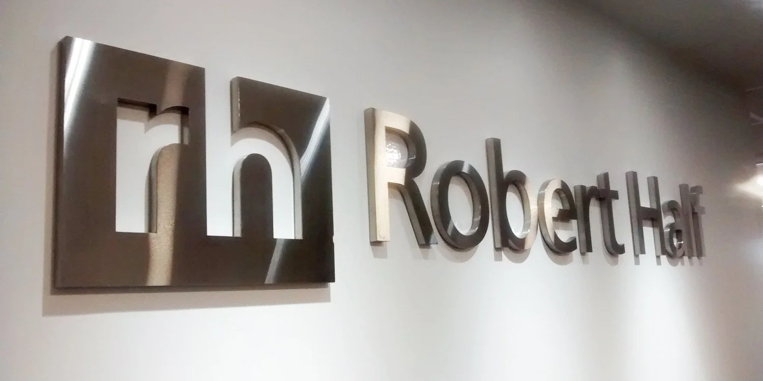 lettres boitiers grises pour Robert Half par Signarama France