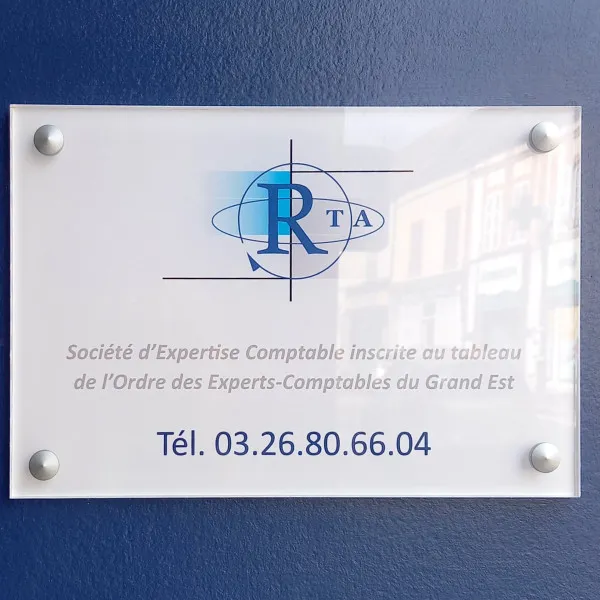 plaque-professionnelle-signaletique-exterieure-conception-impression-pose-aube-signarama-troyes
