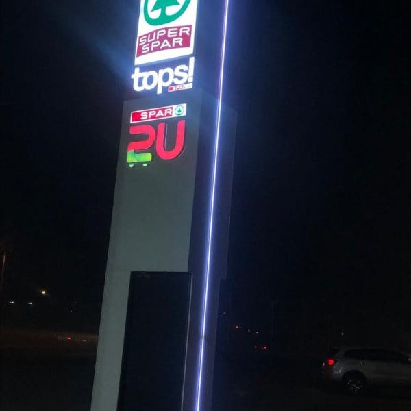 spar pylon illuminated 2
