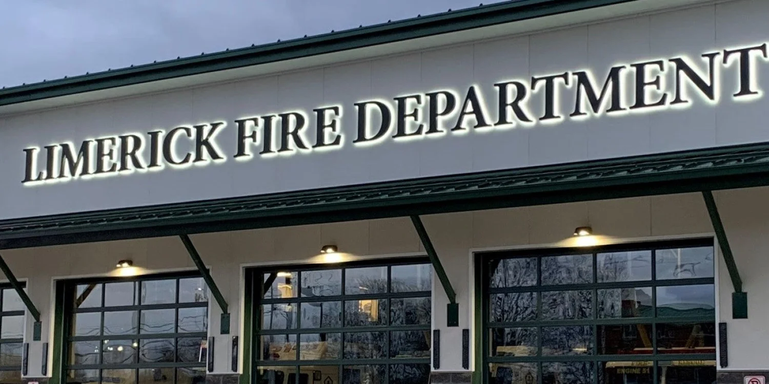 Illuminated & Lighted Signs