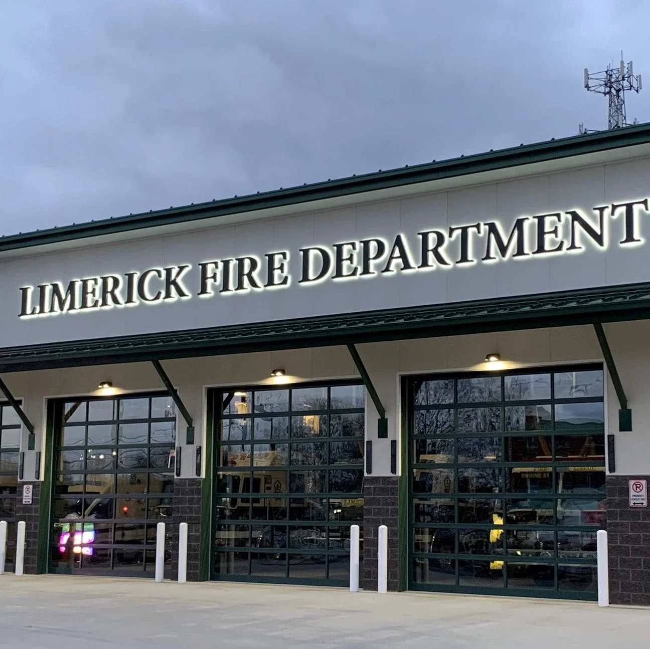 Illuminated & Lighted Signs