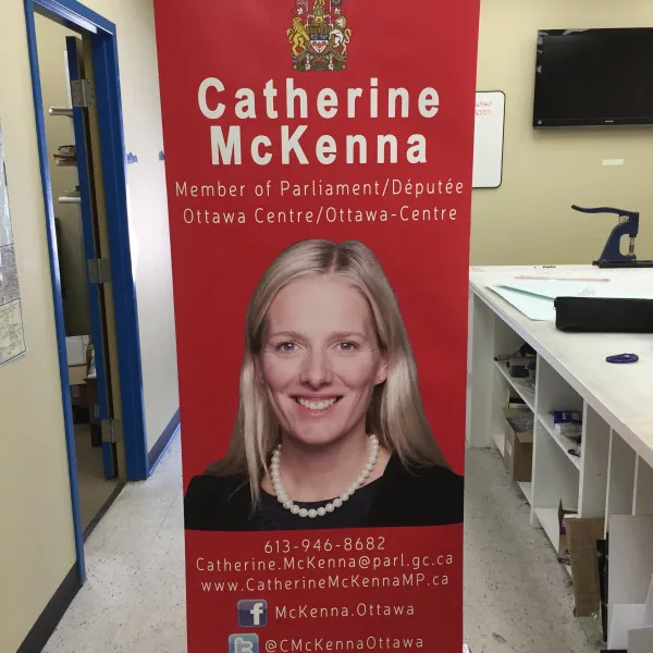 single sided 33in retractable banner stand