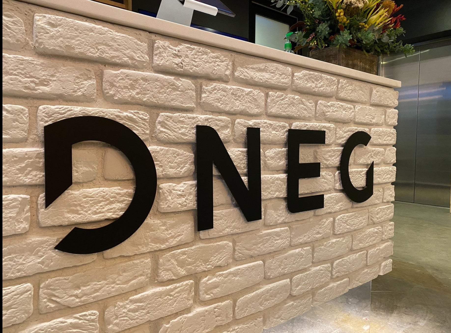DNEG_3mm matte acrylic with inclined spacer letter_Reception Sign