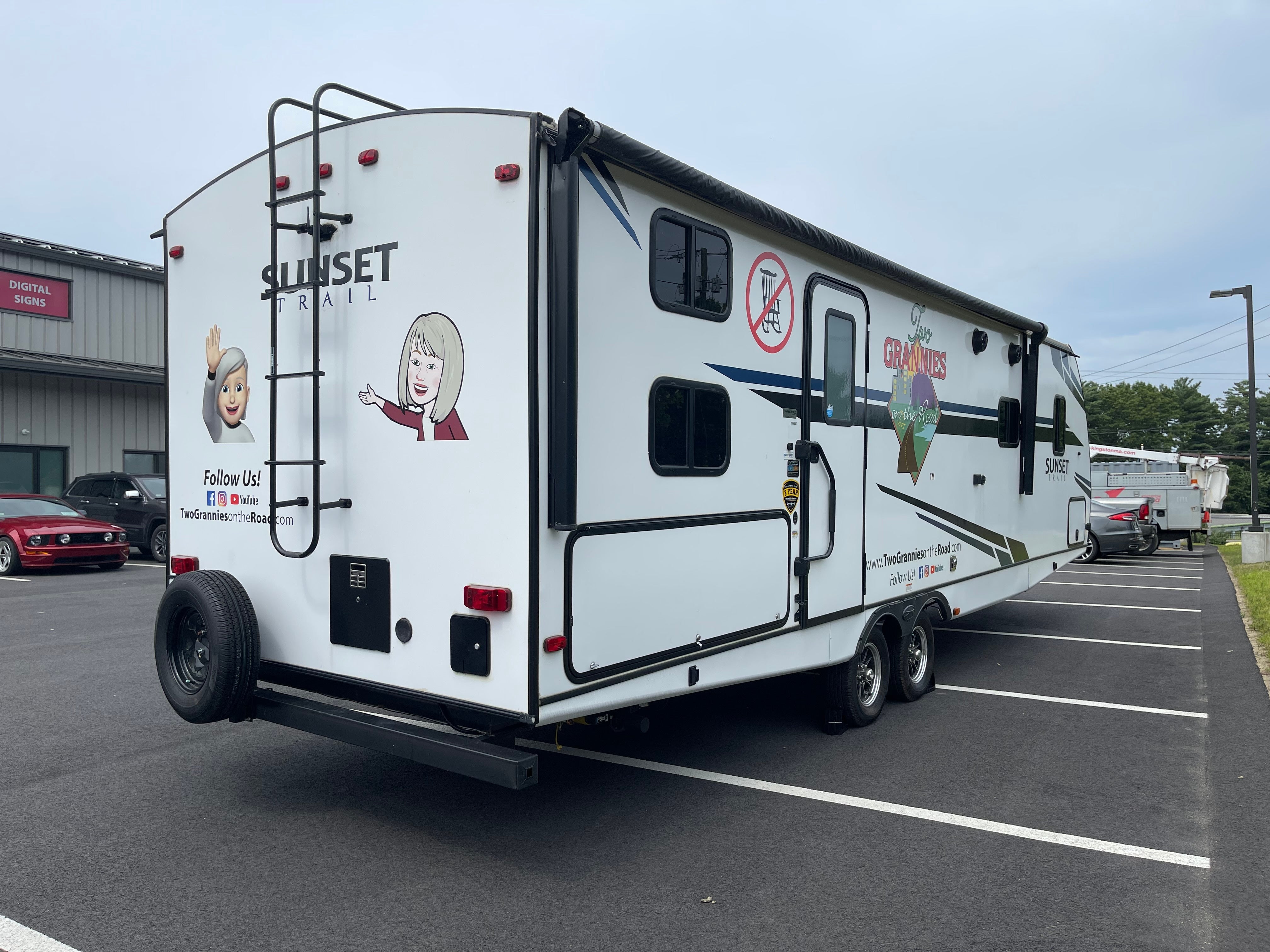 Two Grannies on the Road RV Lettering