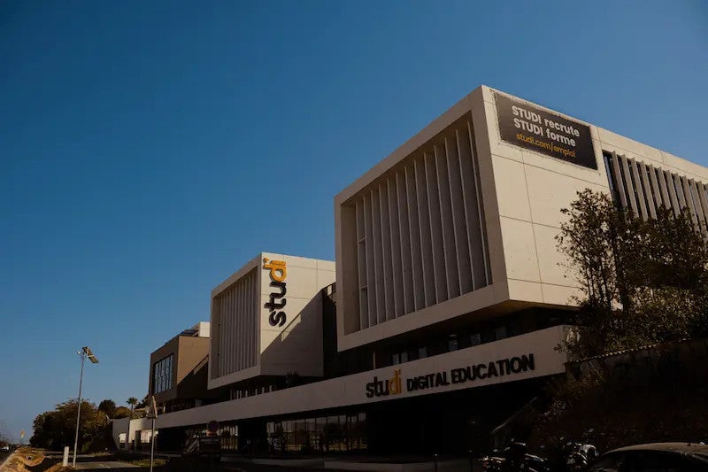 Réalisation des enseignes du géant Studi