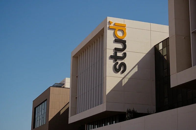 Réalisation des enseignes du géant Studi