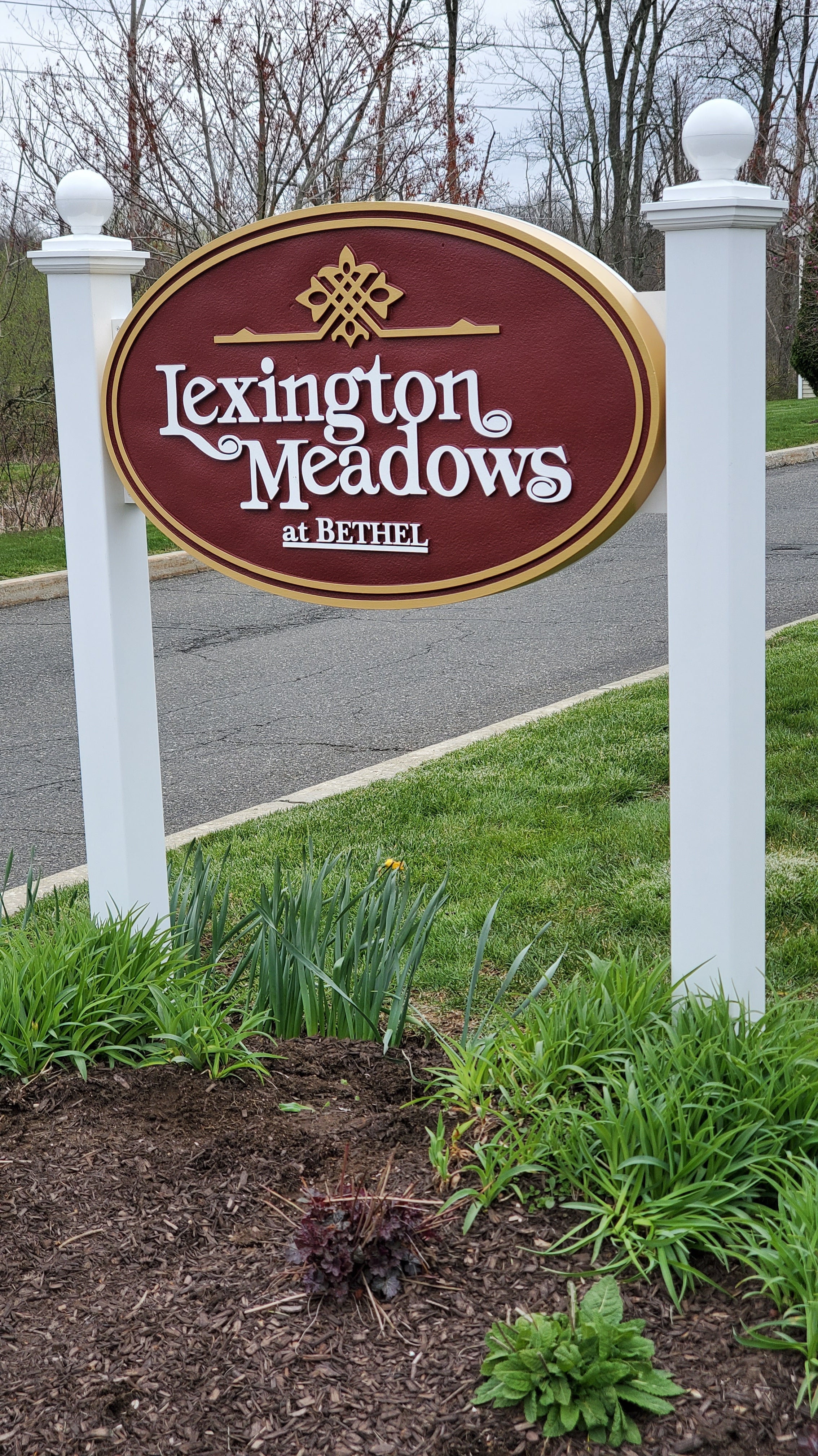 5 Best Finishes for Wooden Signs for Brookfield, CT, Businesses