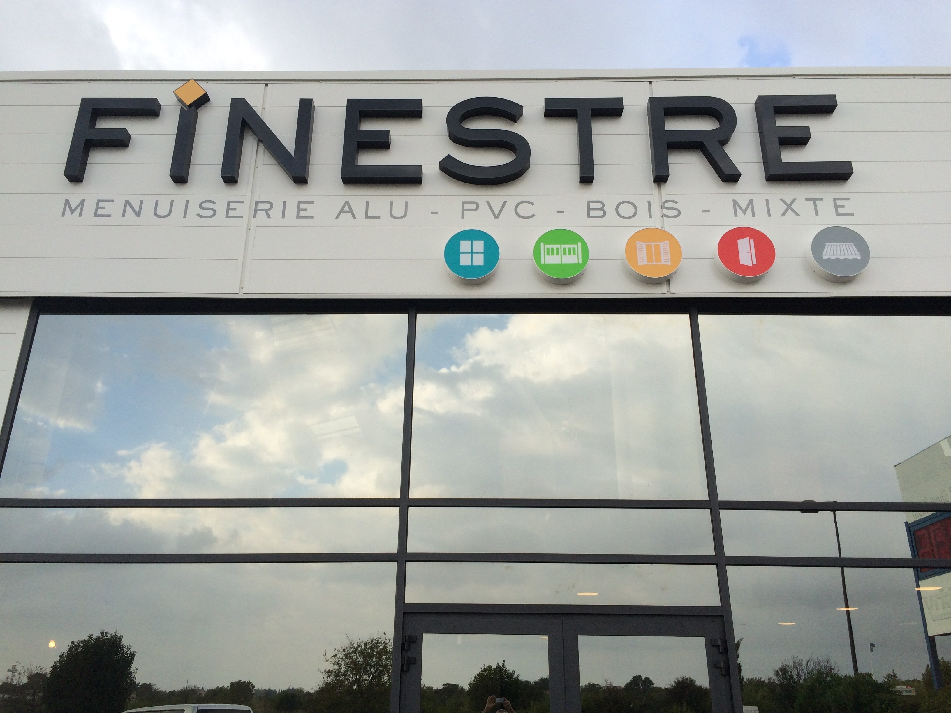 ENSEIGNES LUMINEUSES LED