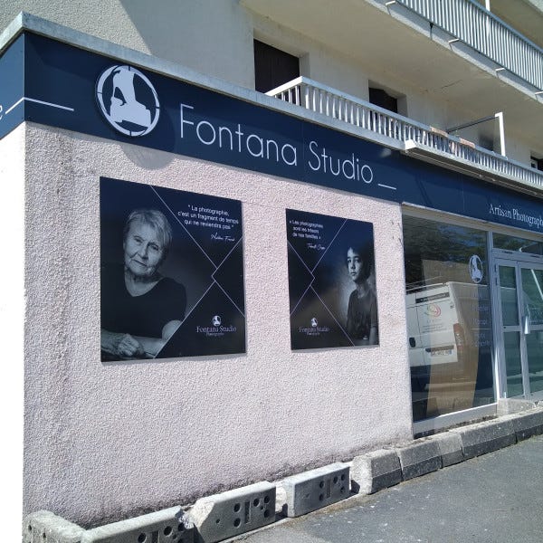 Enseigne + adhésifs Fontana Studio