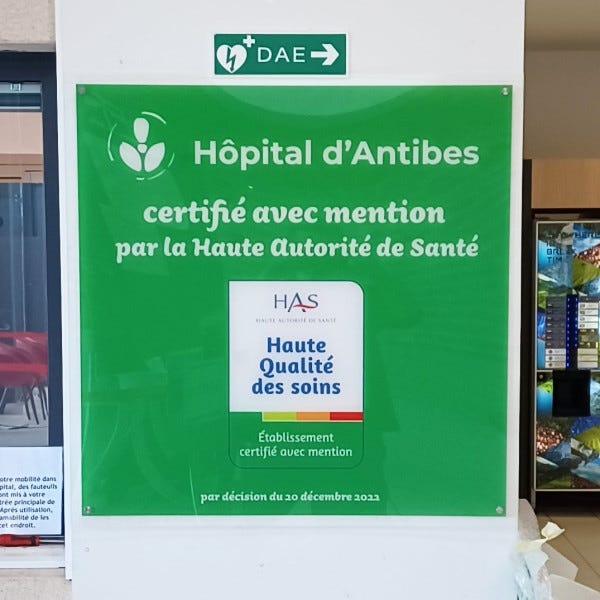 Plaque en plexiglass pour l'hôpital d'Antibes par Signarama Saint Laurent du Var