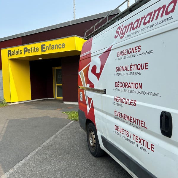 Enseigne lettres découpées