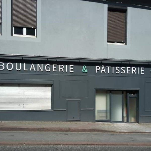 Enseigne lettres découpées