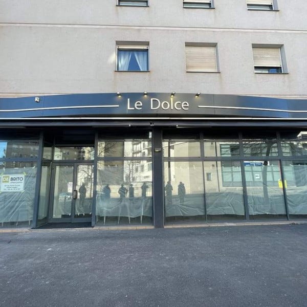 Enseigne d'un restaurant-bar