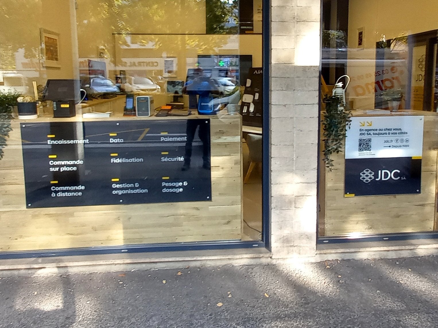 Enseignes lumineuses, films microperforés, plaques