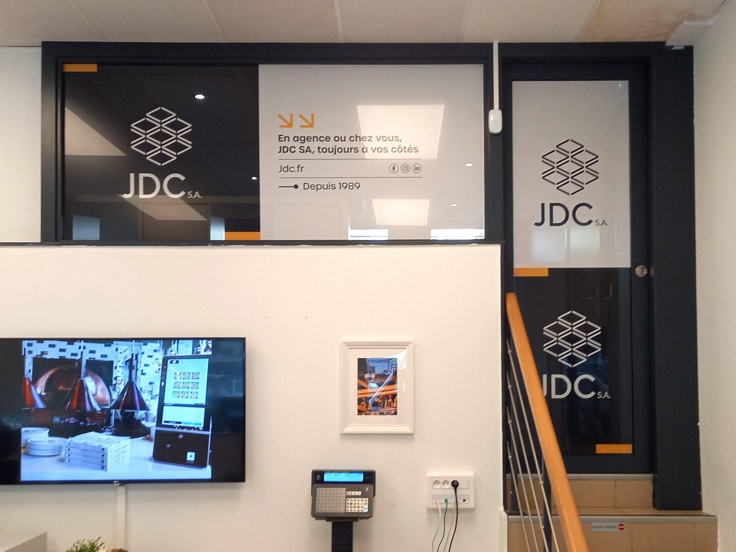 Enseignes lumineuses, films microperforés, plaques