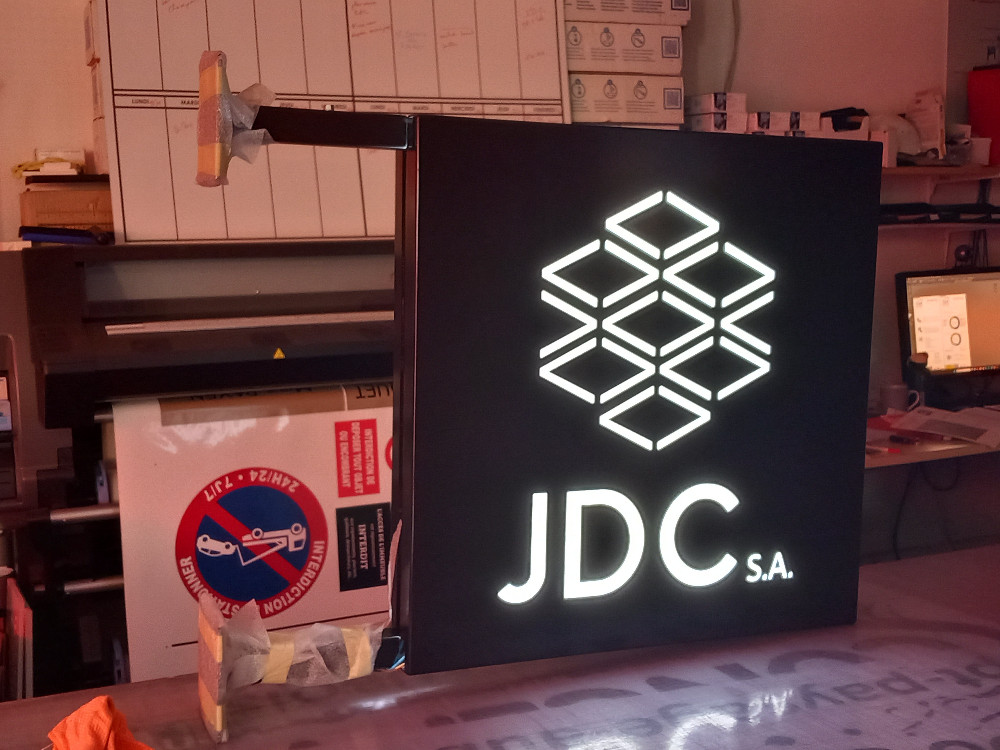 Enseignes lumineuses, films microperforés, plaques