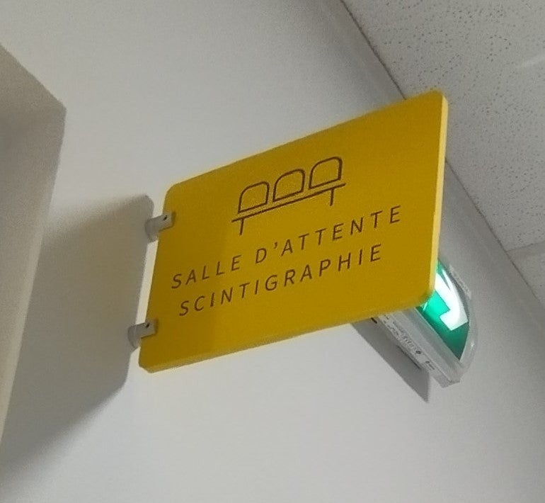 SIGNALETIQUE DIRECTIONNELLE INTERIEURE CENTRE MEDICAL